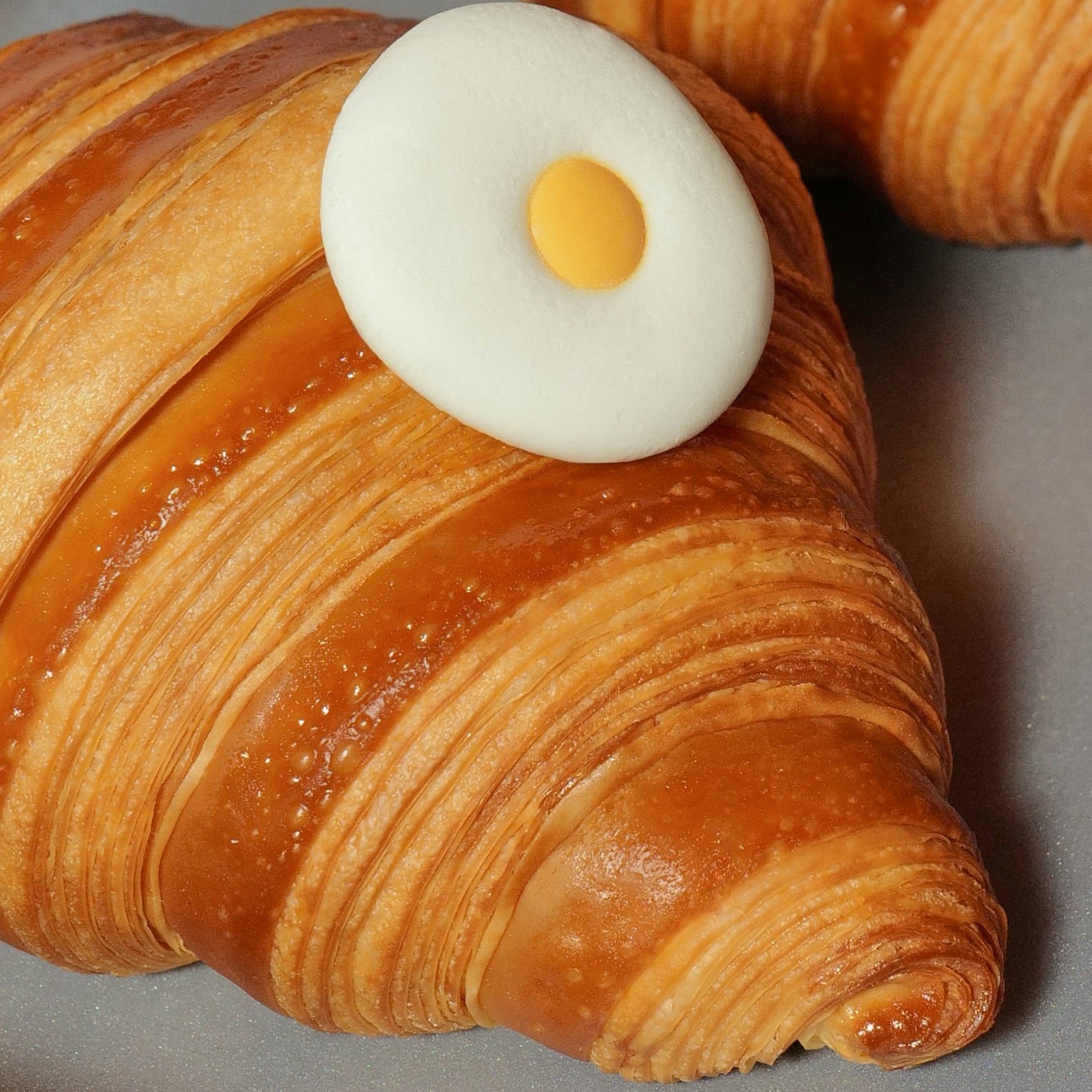Croissant Trứng Muối Lava - BAKES SAIGON
