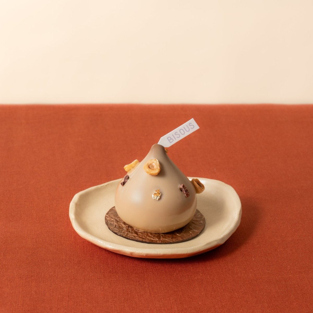 Bánh Mousse Sô-Cô-La Hạt Phỉ Kiss Nhỏ